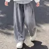 Conjunto de dos piezas para niña: top de retazos con solapa estilo universitario, enérgico, para primavera y otoño, con jeans de diseño único.