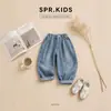 Conjunto de roupa de outono estilo coreano para meninos: moletom de urso fofo e jeans de cor sólida, conjunto estiloso e versátil de duas peças para meninos pequenos