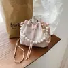 Bolsa de Balde com Corrente de Pérolas Portátil para Mulheres Verão 2026 Nova Bolsa de Ombro Bordada Estilo Chinês Bolsa Transversal Vintage de Nicho