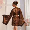 Conjunto de pijama de encaje de malla con estampado de leopardo con cárdigan de manga ancha y falda corta de tirantes ropa de estar en casa 1509+8162