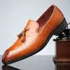 Zapatos casuales de cuero para hombre, sin cordones, suela blanda, transpirables, punta redonda, elegantes y versátiles, aptos para todas las estaciones, zapatos de vestir modernos para hombres jóvenes