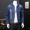 Chaqueta de Mezclilla Bordada para Hombre de Primavera y Otoño, Estilo Coreano de Moda Ajustada Talla Grande Nicho Versátil Abrigo de Mezclilla Juvenil