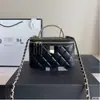 2026 Nova Bolsa de Corrente com Padrão Xadrez de Diamantes Estilo Pequena Fragrância Feminina Couro Genuíno Ombro Único Transversal Versátil Fashionable Pele de Cordeiro Pequena Quadrada