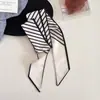 Lenço de Seda Estreito Longo Listrado Preto e Branco Minimalista Estilo Francês, Faixa de Cabelo com Toque de Luxo, Laço de Cabelo Versátil Acessório de Cabelo