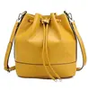 Bolso cubo de cuero de vaca de primera capa transfronterizo, bolso de mano de diseño de nicho de moda retro, bolso de hombro cruzado de alta gama, fabricantes