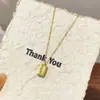 Aço Titânio Rico em Ouro Exquisite Colar Feminino Moda Estilo Simples Pingente Quadrado Corrente da Clavícula Personalizado Estilo Levemente Luxuoso Colar