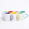 Taza de asa de color con forma de corazón Taza con recubrimiento para transferencia de calor Taza en blanco con asa de color interior cerámico Venta al por mayor