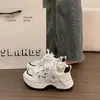 Zapatos de Malla Suave de Cuero de Moda, Estilo 'Dad Shoes', con Suelas Gruesas para Primavera y Verano, Deportivos Casuales Transpirables que Aumentan la Altura para Mujer, Punta Redonda, 2026