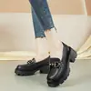 Zapatos nuevos de mujer con suela blanda, zapatos pequeños versátiles de cuero, mocasines de otoño 2026 con suela gruesa para aumentar la altura, zapatos slip-on de estilo británico