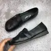 Nuevos estilos de primavera y otoño de zapatos de cuero cómodos para mujer para exportación y ventas transfronterizas, con suela de goma antideslizante, punta redonda y diseño plano, adecuados para madres