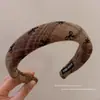 Faixa de Cabeça com Coroa Alta para Mulheres, Novo Estilo com Toque de Luxo, Faixa de Cabelo Larga Versátil para Sair, Acessório de Cabelo para Lavar o Rosto