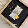 Tienda de Oro Mismo Estilo Exquisito Diseño de Nicho Trébol de Cuatro Hojas de la Suerte Flor para Coche Bendición Láser Collar Colgante para Mujer