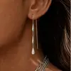 Pendientes de Flor de Zirconia y Perla de Diseño Exclusivo, Pendientes Femeninos y Delicados, Pequeños y Versátiles, Pendientes de Alta Gama