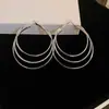 Estilo Minimalista Ins Pendientes de Aro Redondos con Pasador de Plata Moda Sencilla Personalidad de Viajero Pendientes Versátiles Lujo Ligero Pendientes de Gama Alta