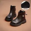 Botas Martin Estilo Novo 2026 para Meninas de Crianças Médias e Mais Velhas, Sola Macia, Cabedal Macio, Botas de Cano Curto Versáteis, Corte Baixo, Estilo Coreano, Zíper Lateral, Botas de Cano