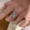 Anillo Envolvente de Flor de Rosa Cepillada Plateada de Alta Gama para Mujer, Anillo Vintage de Dedo Índice de Corte Medieval, Anillo de Lujo Ligero y Elegante