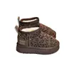 Botas de Neve para Meninas 2025 Inverno Novo Moda Infantil Sapatos com Estampa de Leopardo com Forro de Pelúcia e Sapatos de Algodão Espessado para Meninas Mais Velhas