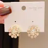 Pendientes y Clips de Oreja de Flor Tachonados de Diamante de Plata Electrochapada en Oro Real de 14K, Pendientes Exquisitos Vintage de Nicho de Alta Gama para Mujer