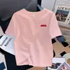 Camiseta Branca de Algodão Manga Curta Ombro Direito para Mulheres Verão 2025 Novo Estilo Quente Cor Damasco Leitoso Top Versátil de Textura Solta Ins