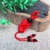 Puesto de punto escénico que vende joyería, calabaza tallada en laca, colgante de llave de elefante, imitación de cinabrio, valiente, bolsa de la suerte, llavero colgante