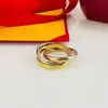 Tarjeta directa de fábrica más anillo de tres anillos chapado en anillo de tres anillos anillo tricolor anillo de pareja joyería de mano para mujer moda europea y americana