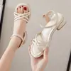 Sandalias de plataforma de tiras cruzadas para adelgazar de celebridad de internet, sandalias sin espalda de una tira con hebilla para mujer, zapatos de hada de cuero suave, versátiles para el trabajo