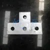 Accesorios de acero en forma de C base soporte fotovoltaico conector tipo L de tres agujeros plano de dos agujeros ángulo recto de cuatro agujeros placa de presión sísmica