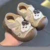 2025 novos sapatos baotou para bebês e crianças pequenas, desenhos animados fofos, sola macia, para usar ao ar livre, sandálias antiderrapantes, sandálias de velcro para bebê, atacado