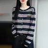 26 Novos Estilos de Cardigans de Tricô Listrados para Mulheres, Gola Redonda, Caimento Solto, Emagrecedor, Jaqueta Suéter Versátil, Cobertura Fina para Ar Condicionado, Roupa de Proteção Solar