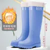 Botas de lluvia casuales impermeables, elásticas, para todas las estaciones, impermeables y antideslizantes, con forro de polar, estilos de media pantorrilla y alta para mujer para el invierno