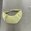 Nova Bolsa de Mão de Couro PU Macio em Formato de Croissant Estilo Coreano, Bolsa de Ombro/Axila Simples da Moda de Luxo Leve para Mulheres