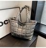 Ropa acolchada de algodón espacial hilo de bordar Cuadros gran capacidad Moda retro europea y americana personalidad estilo occidental color sólido bolso de hombro tote portátil