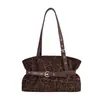 Bolsa feminina vintage transfronteiriça 2026 nova moda nicho bolsa de ombro com toque de luxo para trabalho e deslocamento, bolsa de ombro outono e inverno