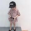 Traje de Verano para Niñas Nuevo 2025 Estilo Coreano Delgado Manga Corta Shorts Moda Bebé Camiseta Estampado Leopardo Conjunto de Dos Piezas Trendy