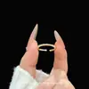 Nuevo anillo de moda de alta gama versátil estilo vintage con forma de estrella y diamantes, lujo ligero, anillo personalizado único y lujoso