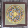 Mandala Pintado a Mano Tibetano Nepalí Dorado Caliente Tamaño 26*26 Núcleo de Tarjeta