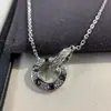 Collar de cadena con colgante pequeño clásico LOVE de alta gama, doble anillo para mujer, chapado en oro V grueso con oro rosa de 18 quilates, moderno y de lujo ligero