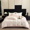 Luxo Leve High-End 100% Algodão de Fibra Longa de Xinjiang Conjunto de Cama de Quatro Peças 100% Algodão Puro Algodão Mãe e Bebê Floral Bordado High-End Capa de Edredom