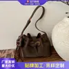 Bolso de Mano Retro Francés de Alta Gama para Mujer 2025 Nuevo Bolso Tote Pequeño Simple y Moderno Ropa de Trabajo Bolso de Hombro Cruzado