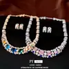 Aretes y collar de flores cuadradas huecas con perla de circón de aguja plateada, sensación de lujo ligero y alta gama, joyería exquisita y elegante para mujer