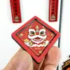 Ímãs de Geladeira Personalizados para os Versos do Festival da Primavera, Decorações Festivas de Ano Novo, Adesivos Magnéticos com a Palavra '' para o Ano Novo, Ímãs de Geladeira de Madeira Feitos Sob Encomenda