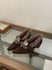 Otoño/Invierno 2025 Nuevos Zapatos de Mujer Cálidos con Forro de Felpa y Tacón de Cuña de Punta Aguda Estilo Retro Zapatos Mary Jane Zapatos de Mujer