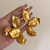 Pendientes de Flor Metálica Plisada Retro Exagerados Europeos y Americanos Verano Lujo Ligero Alto Grado Únicos Irregulares de Pétalo