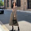 Vestido Básico Preto com Gola Quadrada Francesa de Manga Longa Feminino Primavera e Outono Novo Design de Costura de Sentido Nicho Slim Vestido Feminino