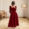 Elegante Vestido de Otoño e Invierno con Mangas Abullonadas y Cuello Cuadrado para Mujer, Combinado con un Abrigo para Crear un Efecto Adelgazante, Vestido Largo de Línea A que Ceñe la Cintura