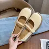 Sapatos Mary Jane de couro macio para mulheres, sapatos baixos de sola única, novo modelo outono 2026, slip-ons de uso bidirecional, adequados para combinar com saias, sapatos pequenos de couro delicados
