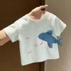 Camiseta de algodón puro de verano para niños, estilo coreano, con estampado de tiburón a rayas tridimensional de dibujos animados, top nuevo y elegante para niños