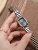 O Novo Relógio Oval de Nicho Feminino da Moda com Pulseira Minimalista de Bambu Cria uma Sensação de Sofisticação ao Redor do Pulso
