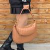 Bolso Media Luna Xiaozhong 2025 Primavera y Verano Nueva Sensación Tejido Piel Vacuna Bolso Luna Bil Bolso Dumpling Bolso Francés de Hombro para Mujer