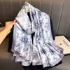 Nova Moda Estilo Primavera e Verão 2025 Lenço Longo de Seda Elegante Lenço Longo de Cetim Lijing para Mãe Leve Versátil para Viagem